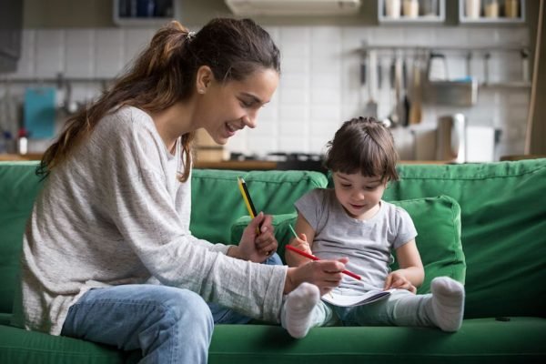 Newborns-babysitter_coloring_with_girl_on_couch-Babysitter.jpg Newborns-babysitter_coloring_with_girl_on_couch-Babysitter.jpg